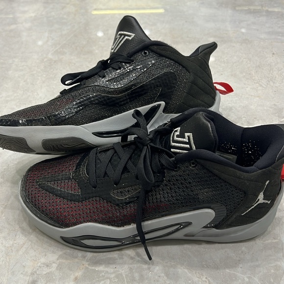 Indoor JT Basketball Shoes - Size 7Y - Picture 3 of 8